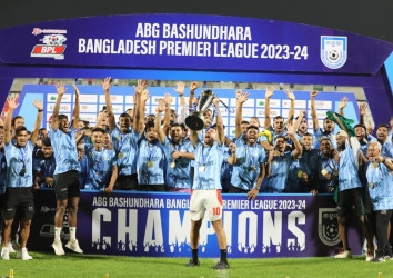 Champions Kings receive BPL trophy after Police draw